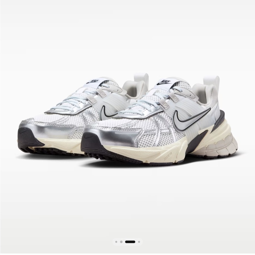 New In Box Nike V2K Run Sneakers size 8

Summit White/Pure Platinum/Light Iron - Picture 2 of 16